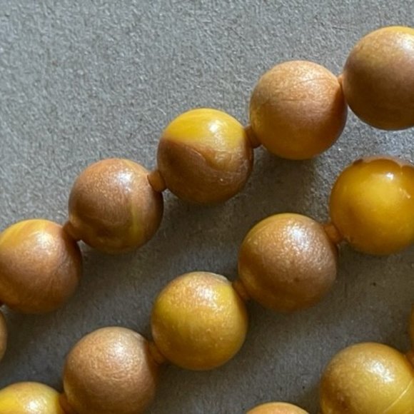 Aarika Kapoor Vintage 2 Tone Yellow and Natural Wood Swirl Beads Spring Clasp - Picture 7 of 7